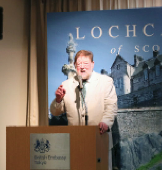 英国大使館にてロキャロン社のコラボによる140周年記念タータンを発表