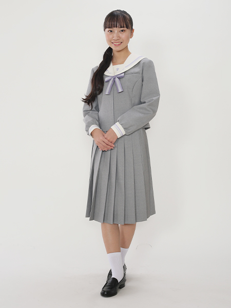 スカートが長めなら18cm丈ソックスで上品な制服コーデに